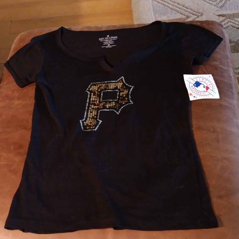 Pittsburgh Pirates MLB tee NWT  SMALL